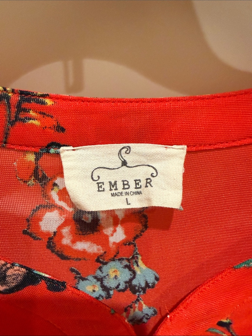 Red Floral V-Neck Buttoned Blouse - Picture 2 of 6